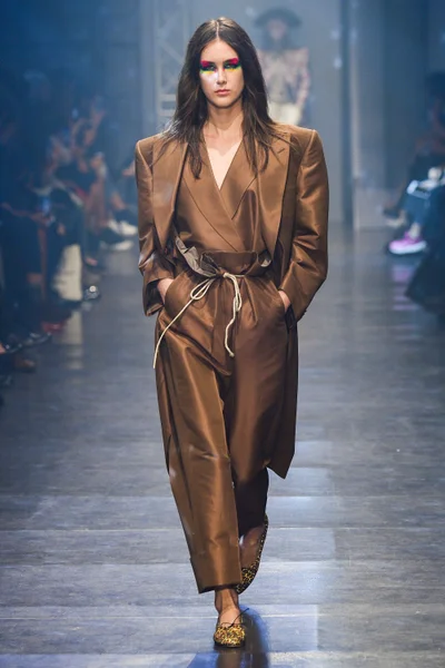 Look 12